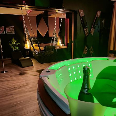 La Loveroom Bdsm De Nice " La Chambre Luxe Des Desirs " Luaran gambar
