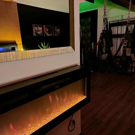 La Loveroom Bdsm De Nice " La Chambre Luxe Des Desirs " Luaran gambar