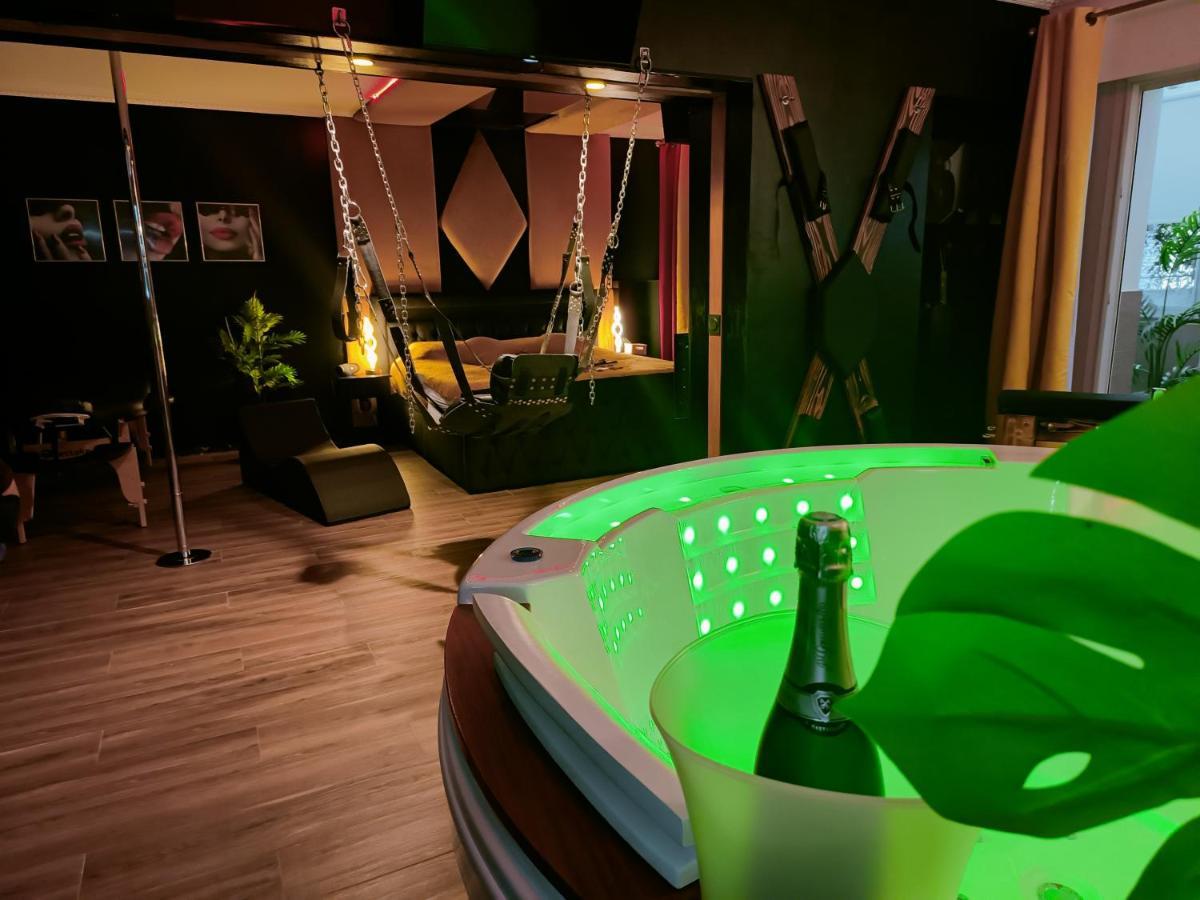 La Loveroom Bdsm De Nice " La Chambre Luxe Des Desirs " Luaran gambar