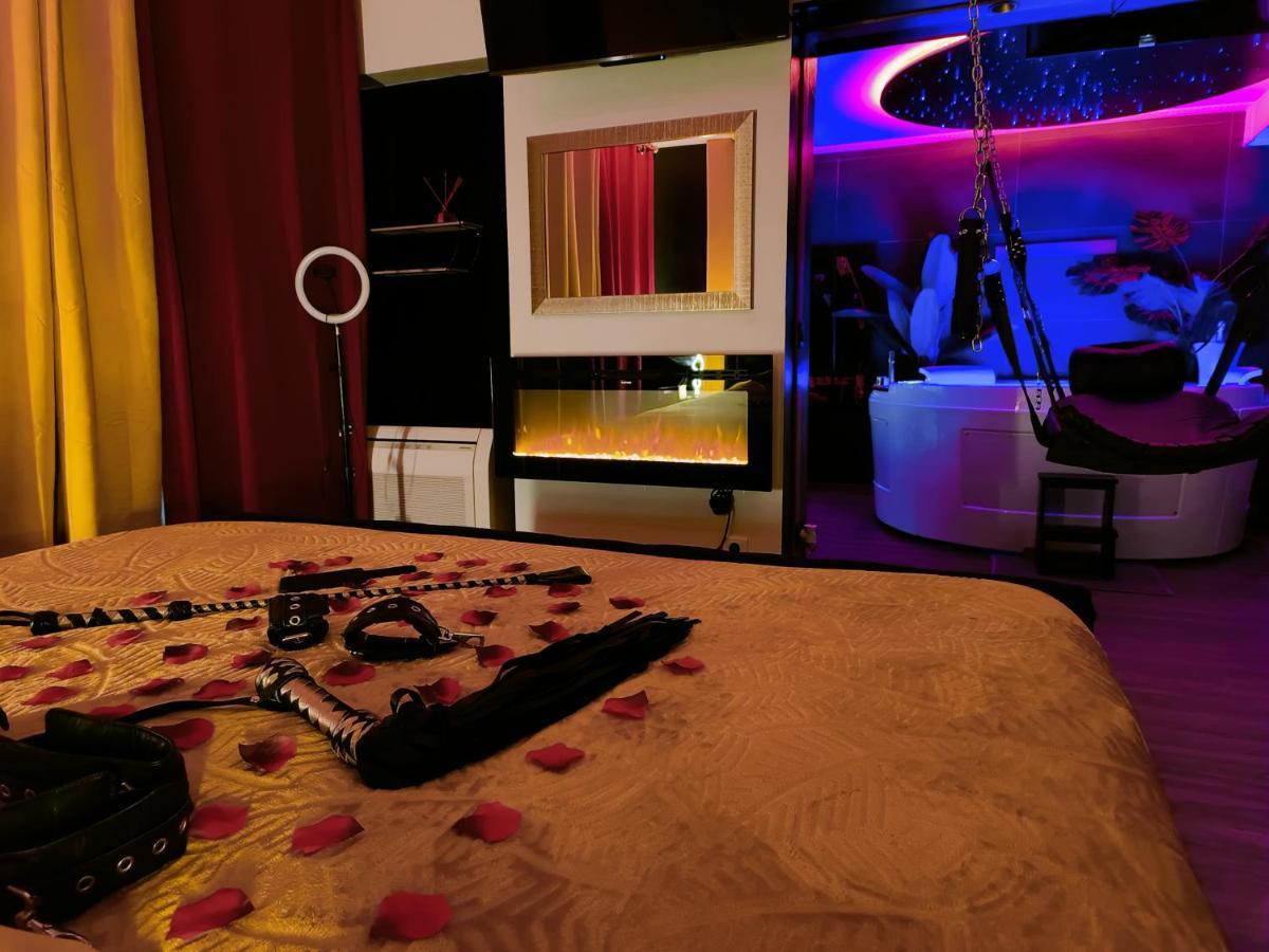 La Loveroom Bdsm De Nice " La Chambre Luxe Des Desirs " Luaran gambar