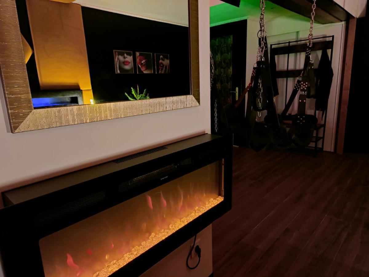 La Loveroom Bdsm De Nice " La Chambre Luxe Des Desirs " Luaran gambar