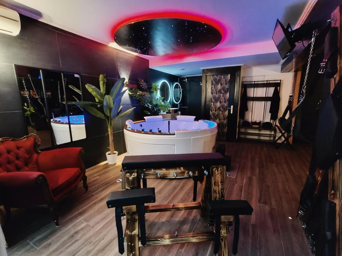 La Loveroom Bdsm De Nice " La Chambre Luxe Des Desirs " Luaran gambar