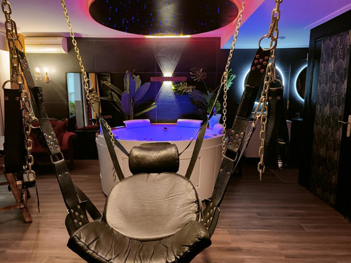 La Loveroom Bdsm De Nice " La Chambre Luxe Des Desirs " Luaran gambar